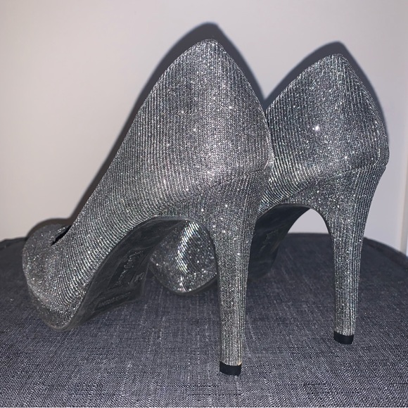 Sparkly Grey Close Toed Pump - Picture 5 of 7